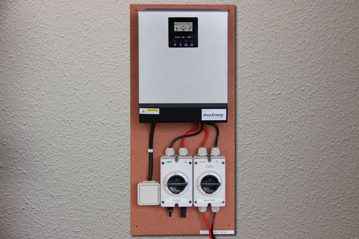 Hybrid Power 1024-48V 2,4KW på kontrolplade