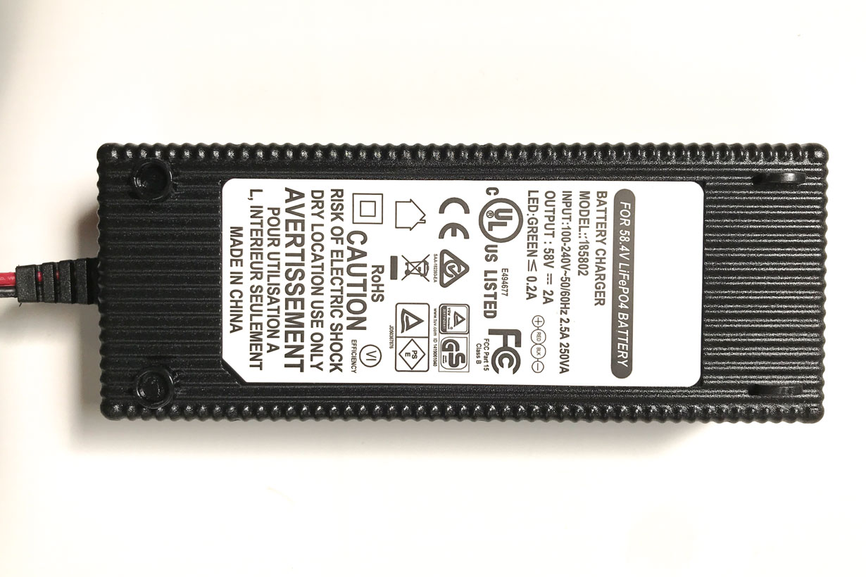 Flagermus Dag Squeak Batterilader til lithium batterier 48V (58V) / 2A | Solcelle.dk