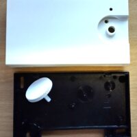 Hvid Bernic kasse med sort bund, med knap 12x7x2cm